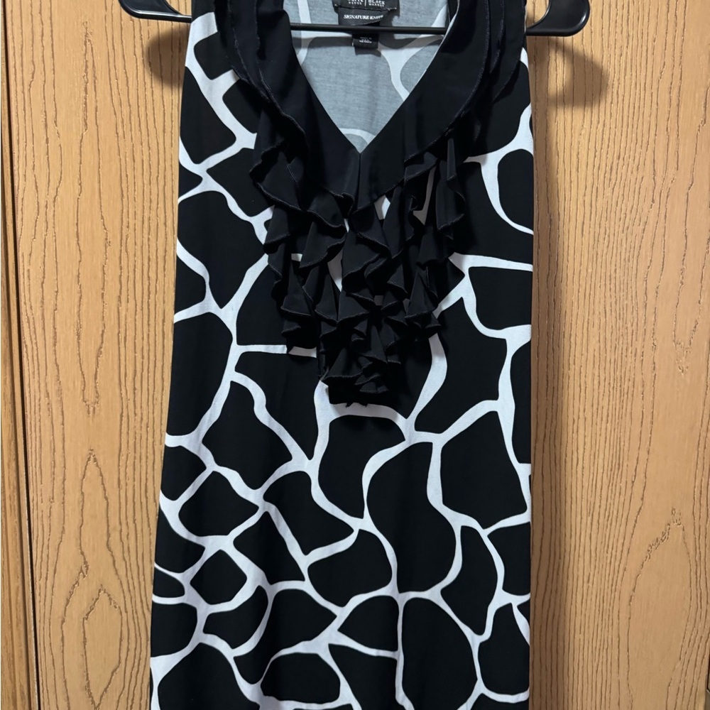 White House Black Market Monochrome Sleeveless Top